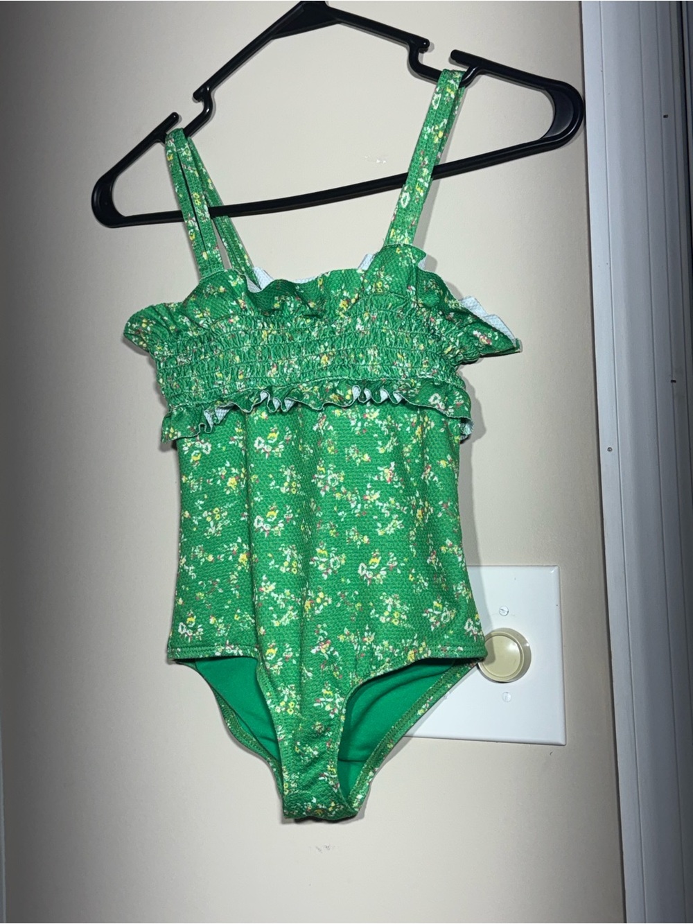 Crown and Ivy Little Girls Green Floral Ruffle One-Piece Swimsuit Small